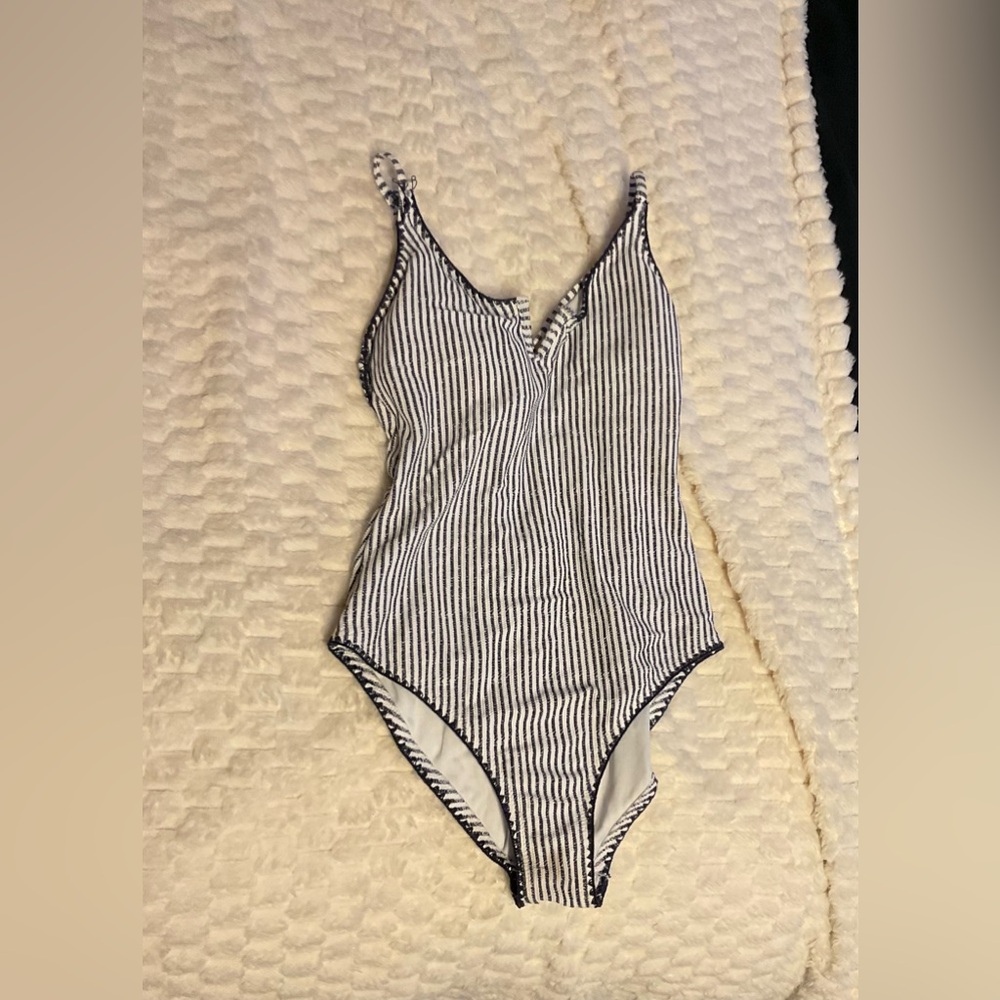 JESSICA SIMPSON striped one piece bathing suit